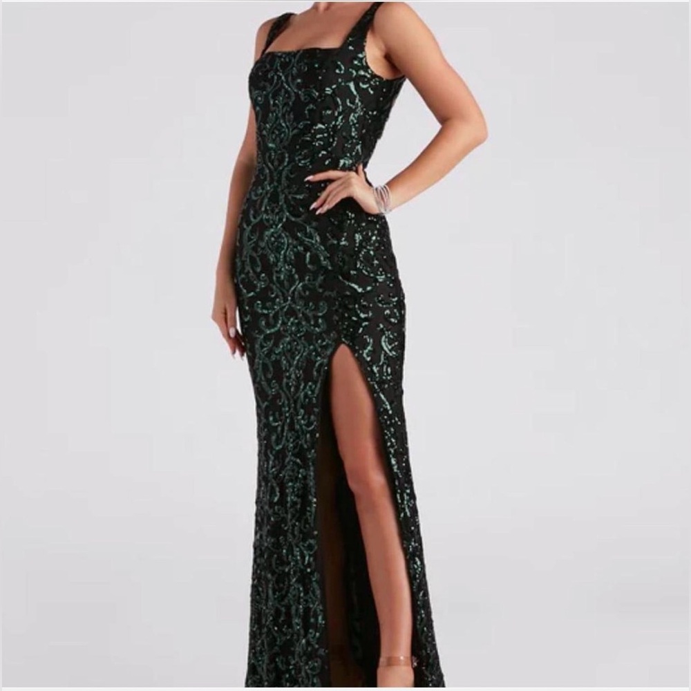 Windsor jovie black green sequin gown prom dress small
